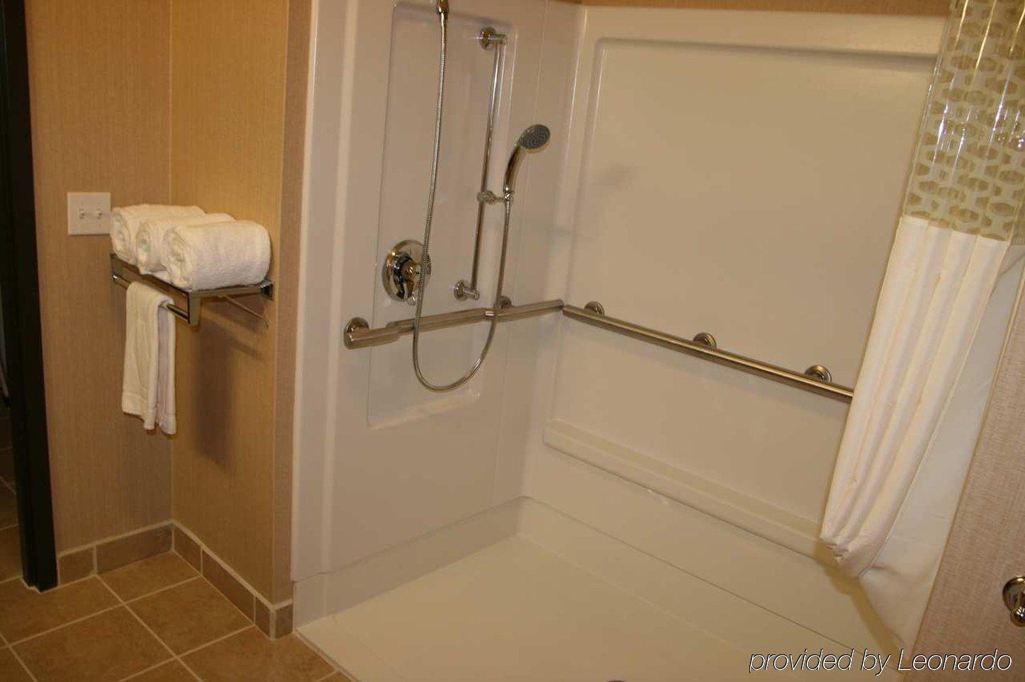Hampton Inn & Suites New Castle, Pa Номер фото